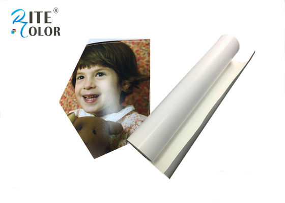 Tintas a base de agua y papel fotográfico recubierto de resina